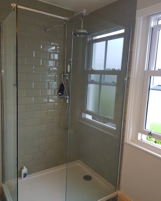 Walk-in shower enclosure, Hanover